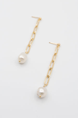 Pearl drop on chain earring